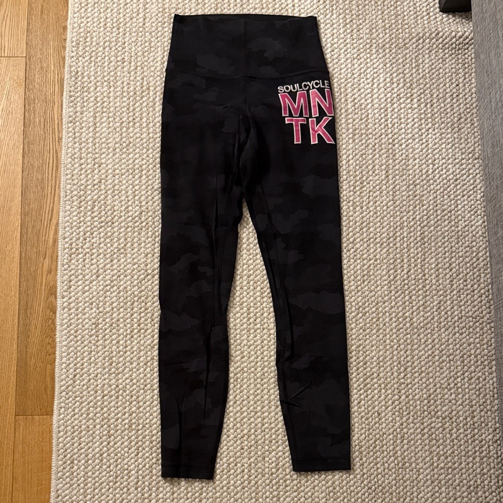 SoulCycle Lululemon MNTK Black Camouflage Leggings